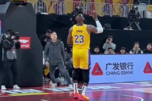 AI还是太强大了！全网都在跟詹姆斯单挑！